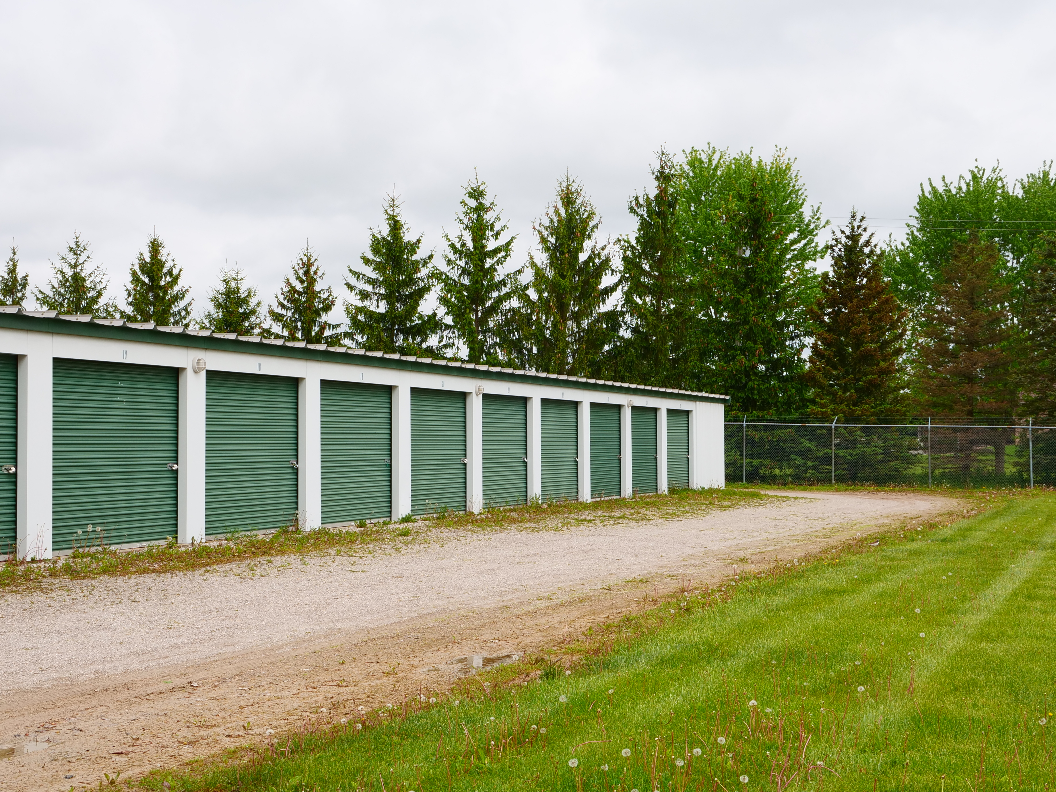 lapeer self storage drive up units
